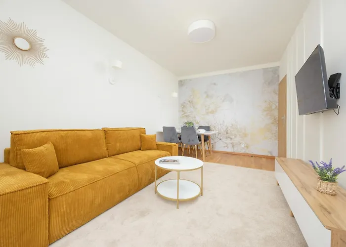 Wyjatkowy Apartament Z 3 Sypialniami I Balkonem By Noclegi Renters
