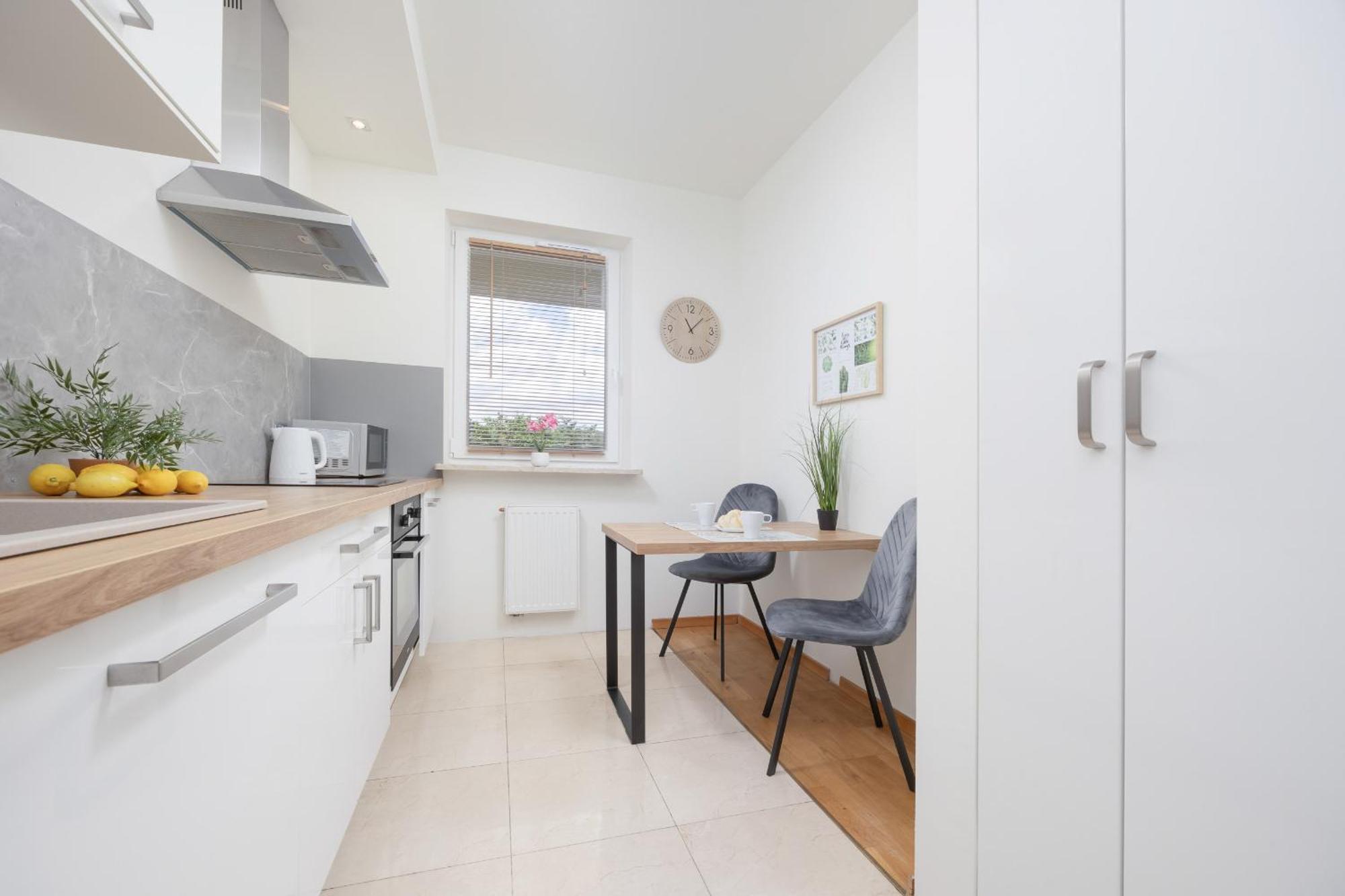 Wyjatkowy Z 3 Sypialniami I Balkonem By Renters Warszawa