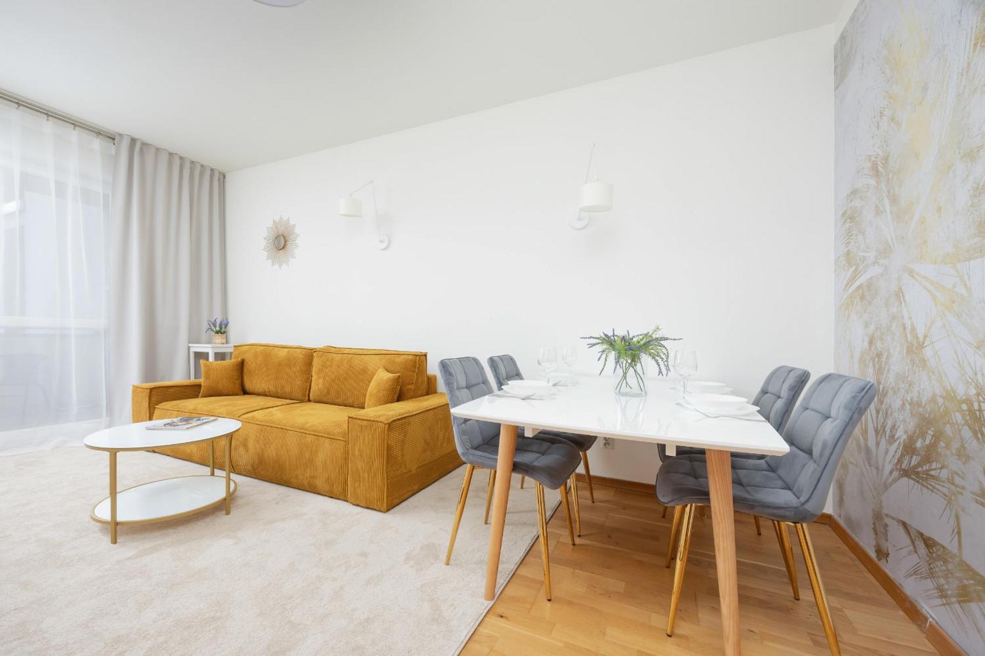 Wyjatkowy Z 3 Sypialniami I Balkonem By Renters *