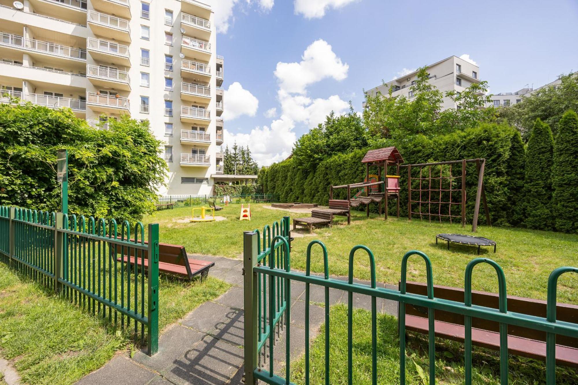 Wyjatkowy Z 3 Sypialniami I Balkonem By Renters Warszawa