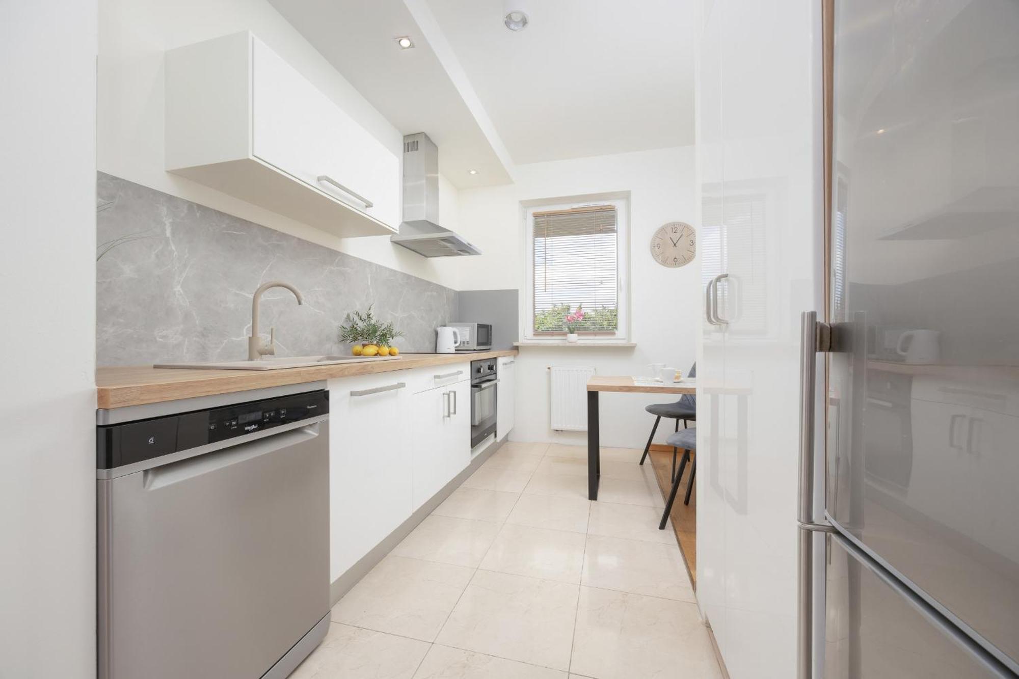 Wyjatkowy Z 3 Sypialniami I Balkonem By Renters Warszawa